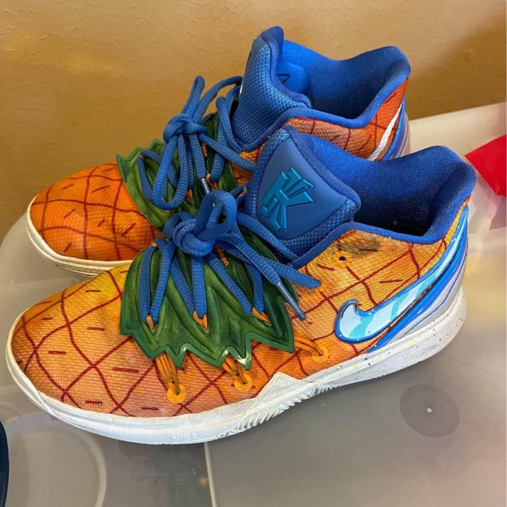 Nike Kyrie 5 Mid Top Basketball Shoe SpongeBob Pineapple House Nickelodeon